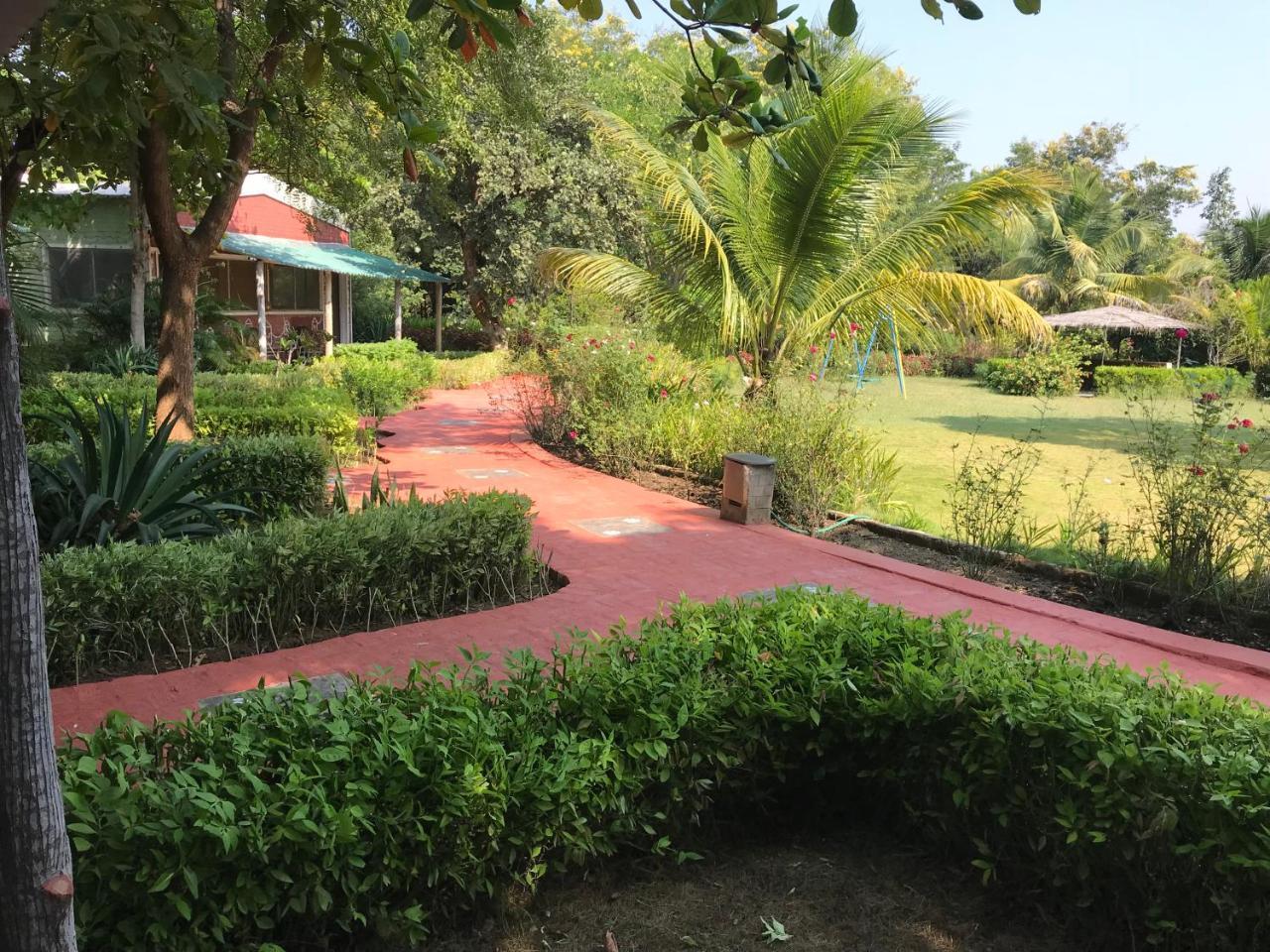 Baaz Jungle Resort Khawāsa Exteriör bild