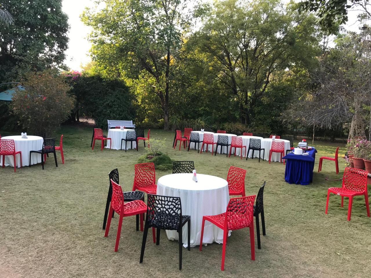 Baaz Jungle Resort Khawāsa Exteriör bild